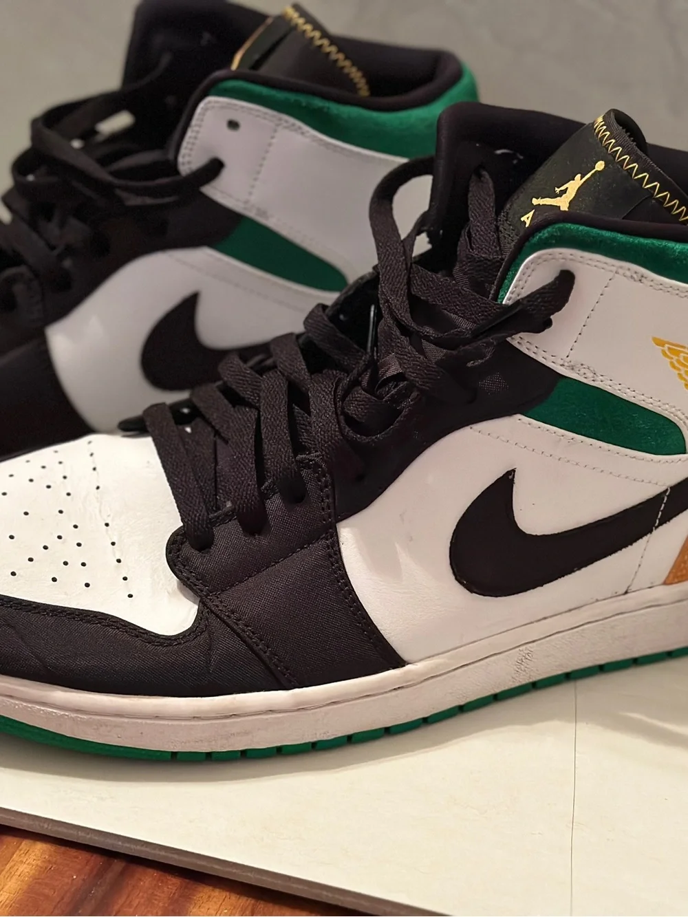 Size 14 Men New Air Jordan 1 Mid Top Leather Sneakers SE Oakland Pre Owned
